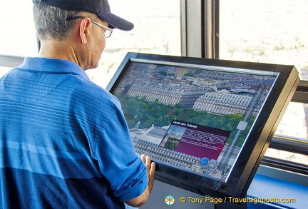 Interactive monitors with information on sights from Montparnasse Tower